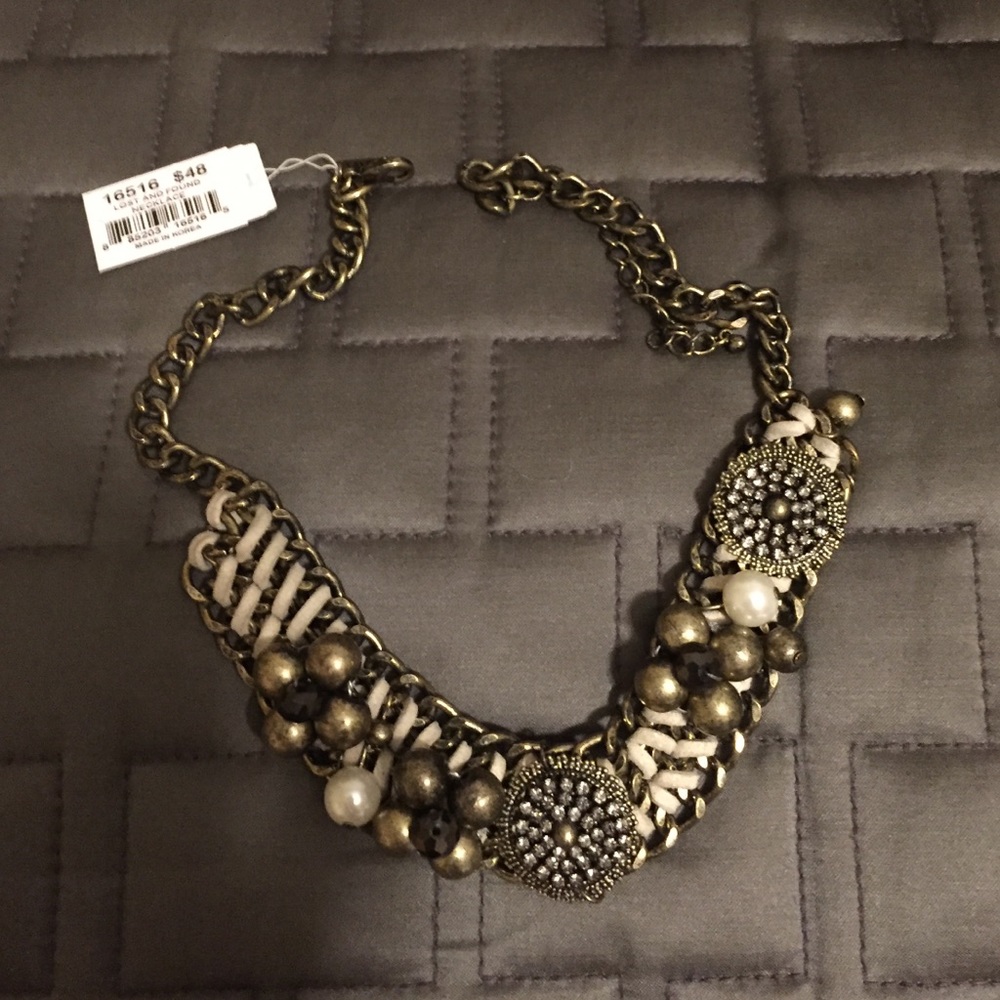 ViVI Elegant Silver Necklace with Unique Design and Versatile Style